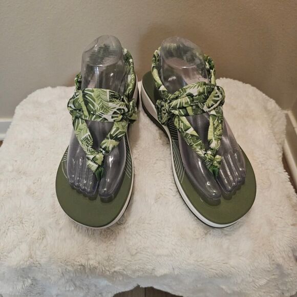 NWT Clark's Green Cloudsteppers Size 9 - Picture 1 of 6